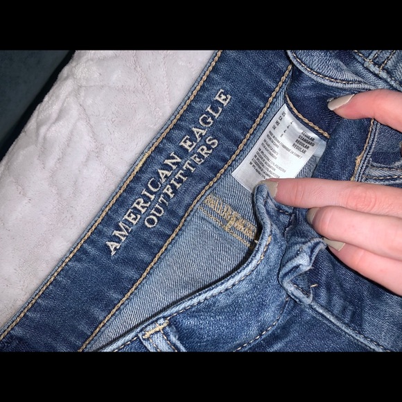 Women’s American Eagle Jeans - Picture 4 of 6